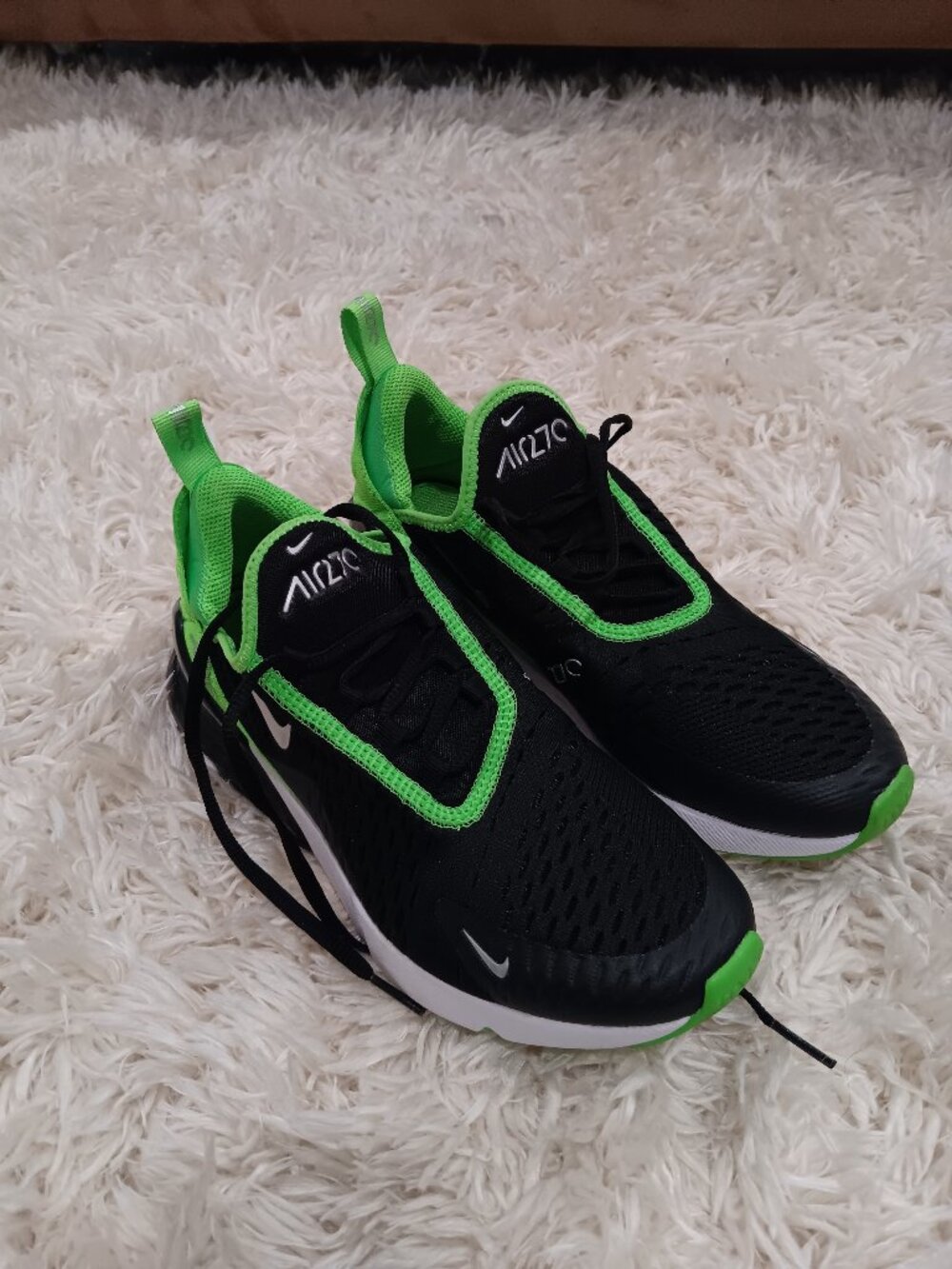Nike Air Max 270 black & green size 6.5 excellent condition